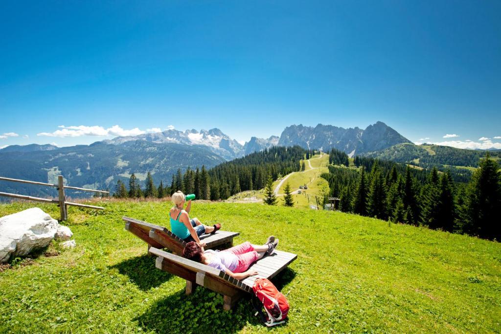 Dachstein West Hotel Gmbh-Kirchenwirt Russbach Russbach am Pass Gschütt Eksteriør bilde