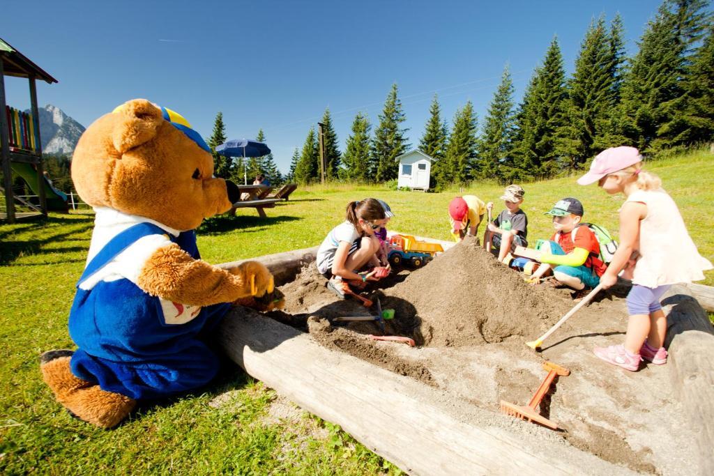 Dachstein West Hotel Gmbh-Kirchenwirt Russbach Russbach am Pass Gschütt Eksteriør bilde