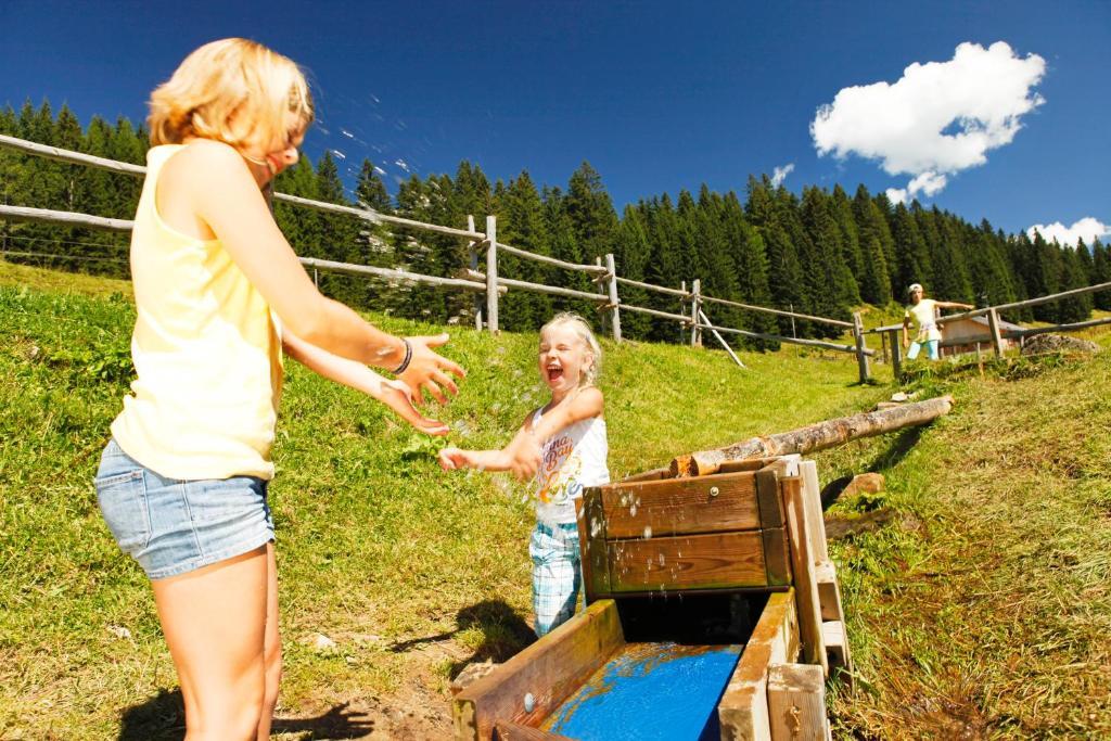 Dachstein West Hotel Gmbh-Kirchenwirt Russbach Russbach am Pass Gschütt Eksteriør bilde