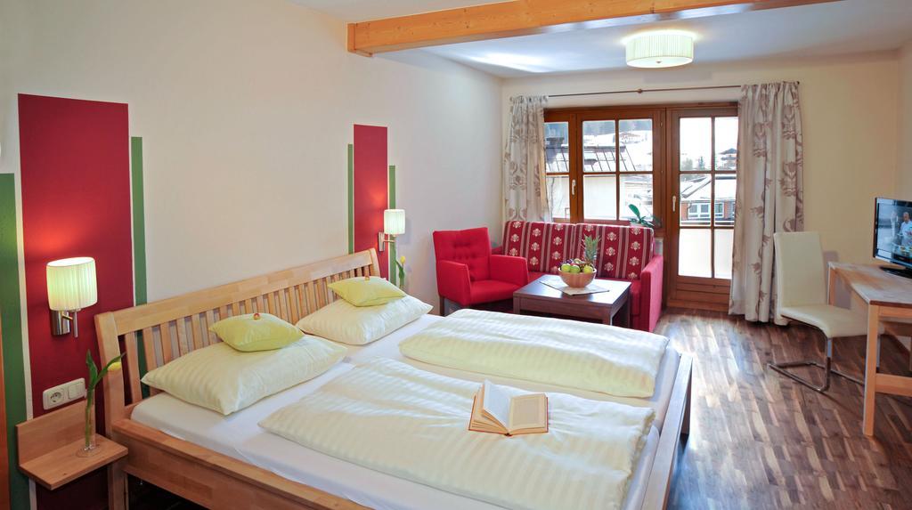 Dachstein West Hotel Gmbh-Kirchenwirt Russbach Russbach am Pass Gschütt Eksteriør bilde